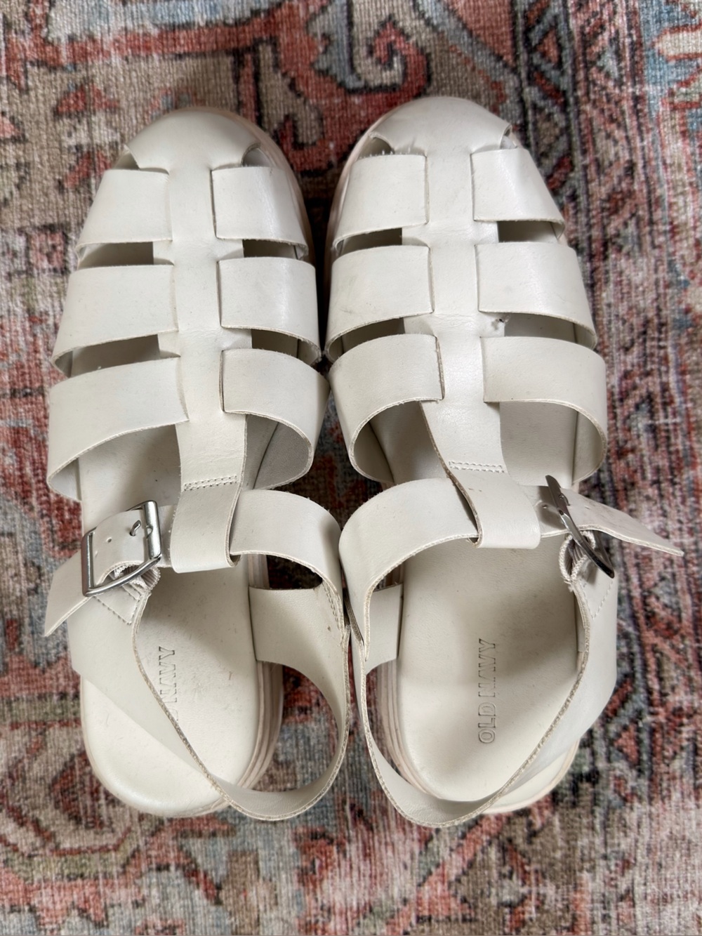 Old Navy Off White / Cream Leather Fisherman Sandals